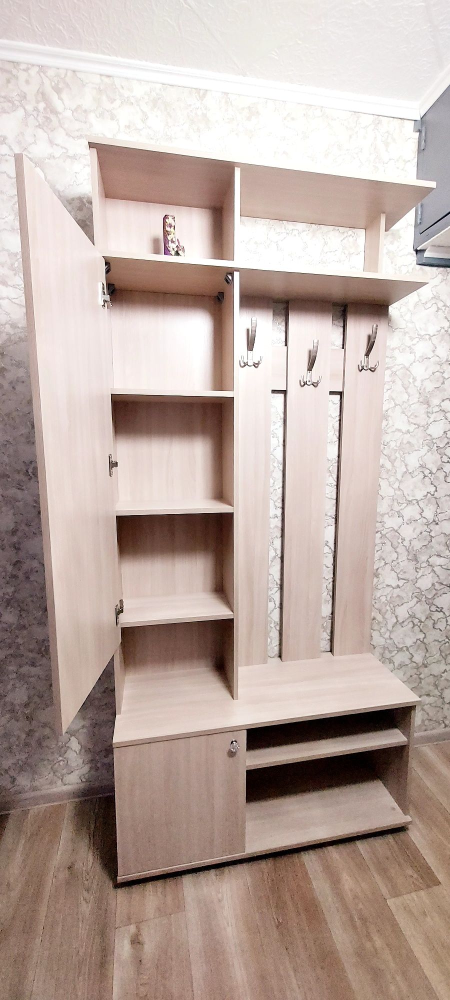Продам прихожую.