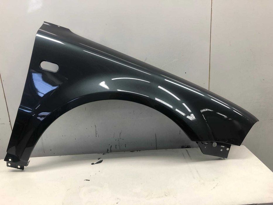 Aripa Fata Dreapta VW Passat B5.5 An 2000-2004 (LC7V (Gri))