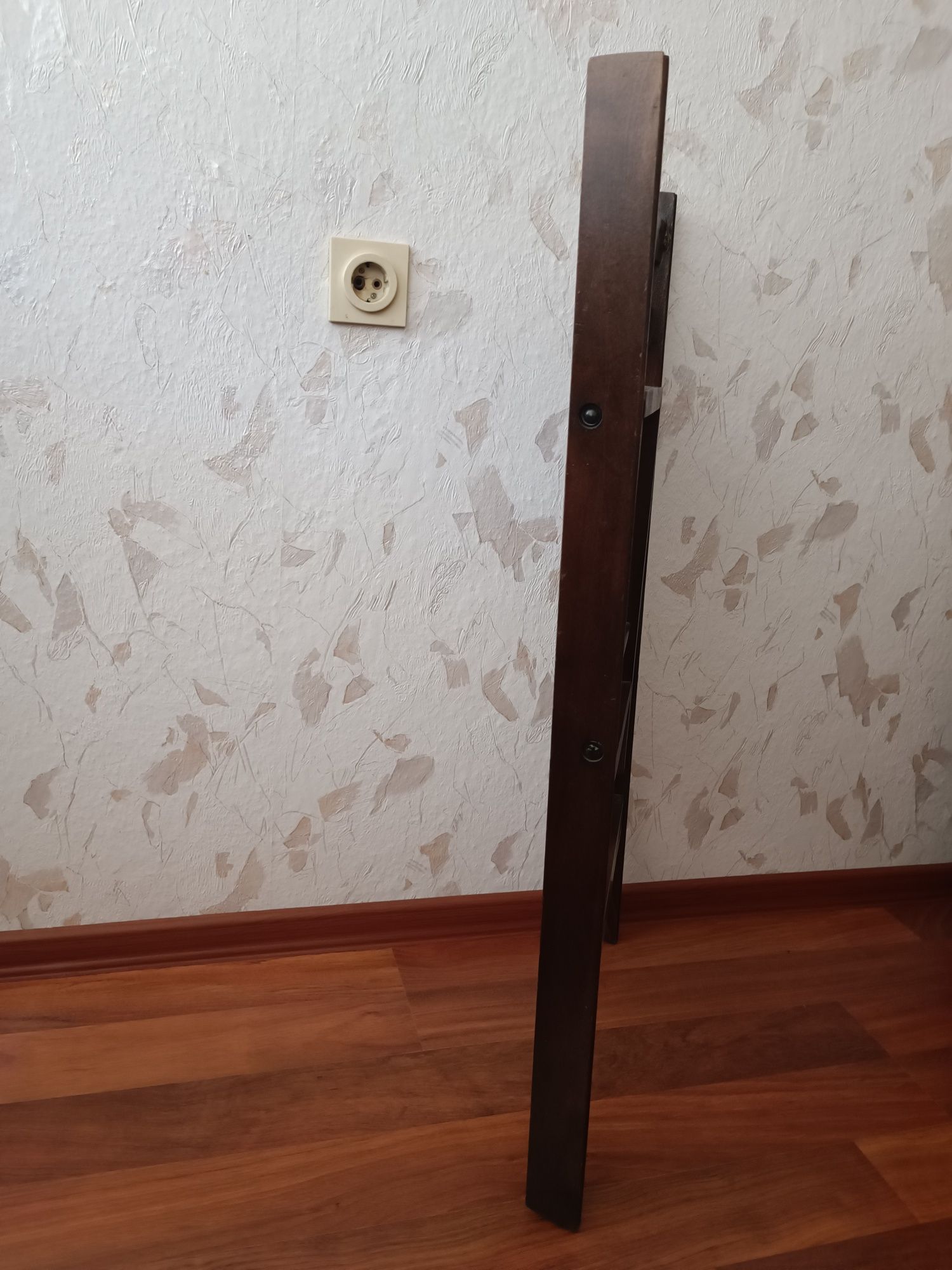 Четири сгъваеми столове