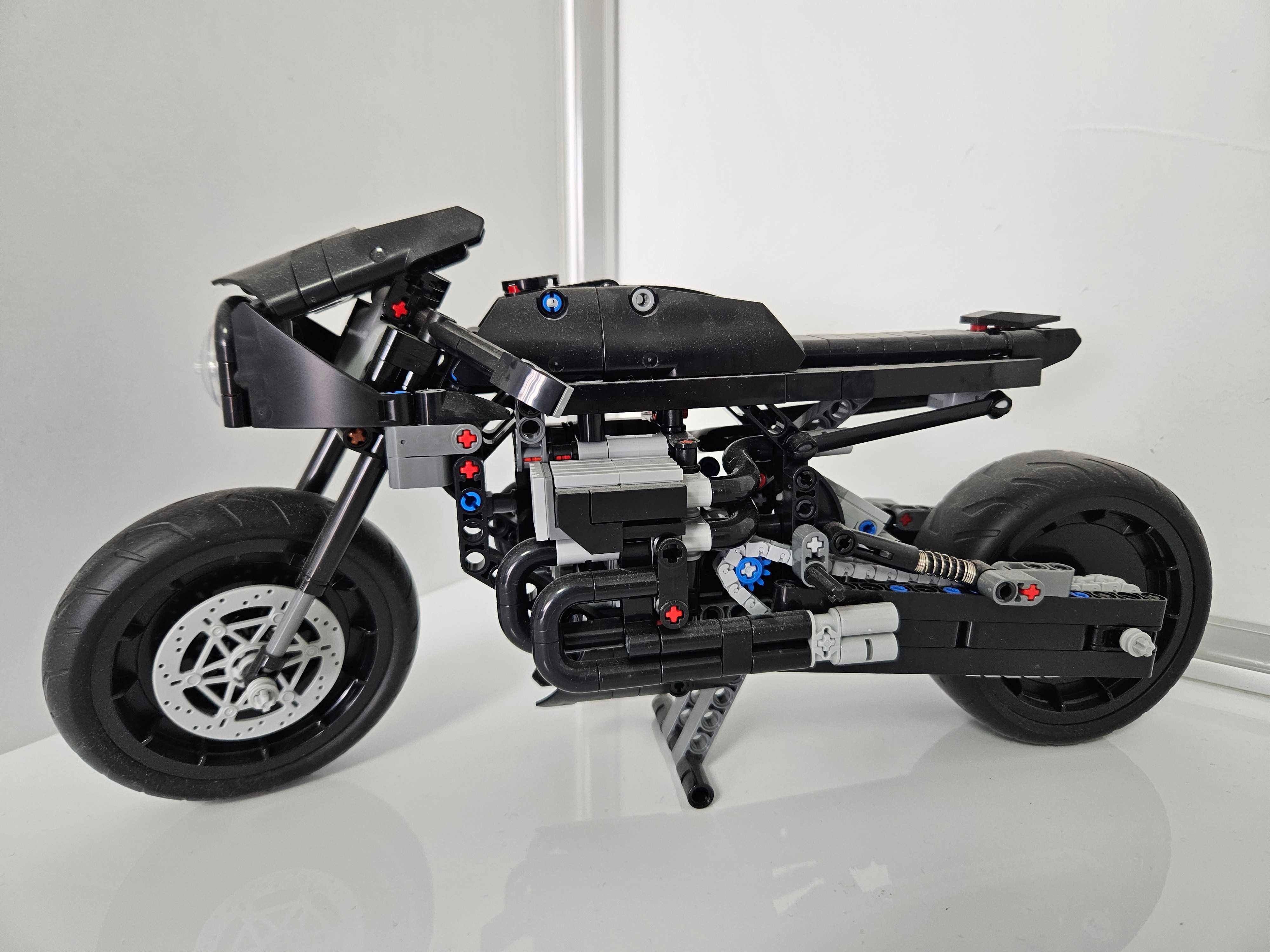 Lego Technic - THE BATMAN – BATCYCLE™ [42155]