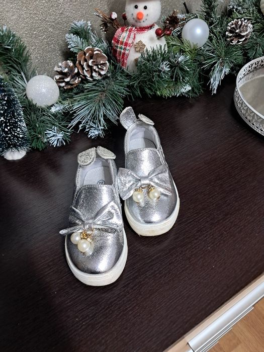 Vand papuci second-hand