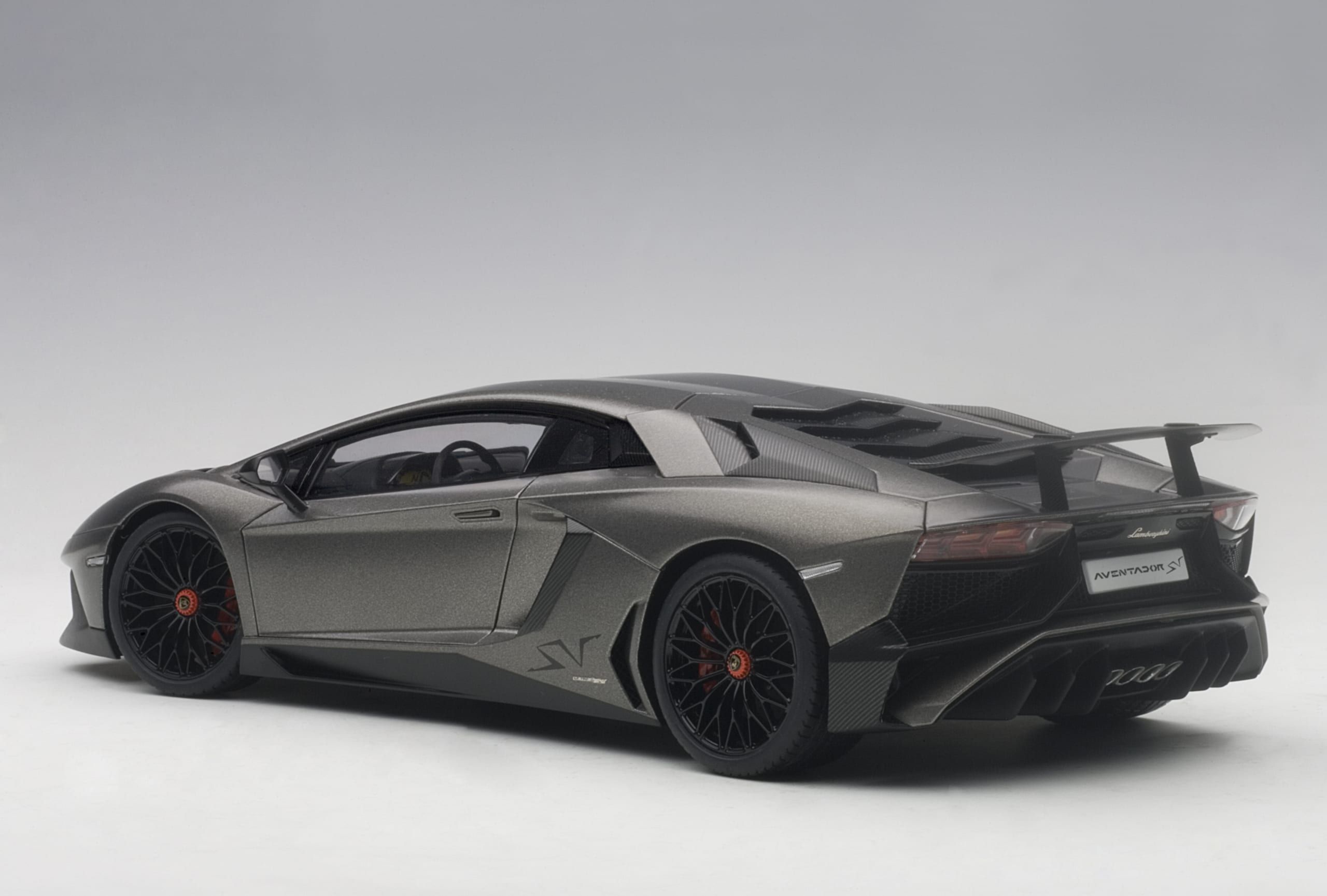 Macheta auto Lamborghini Aventador LP750-4 SV (2015) 1:18 AutoArt