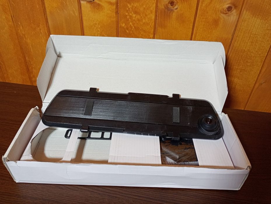 Огледало с видеорегистратор за автомобил с вграден 4.3″ дисплей