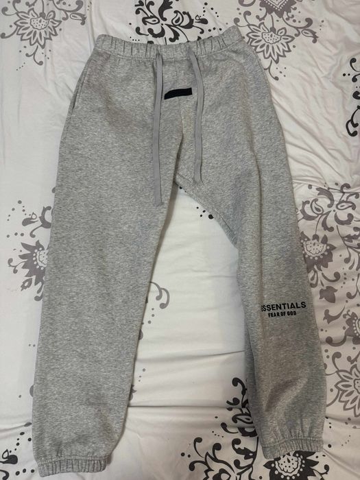 pantaloni essentials