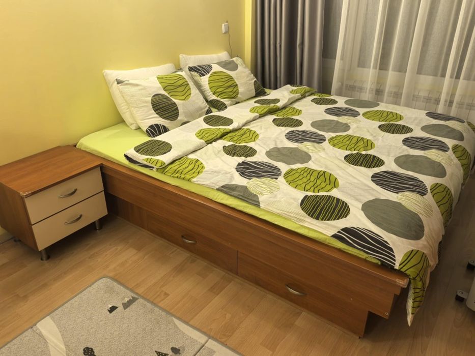 Легло+матрак+нощни шкафчета