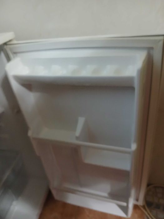 Малък хладилник  CROWN