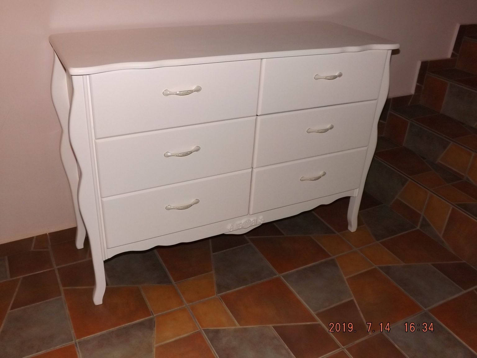 Comode din lemn masiv, modele vintage