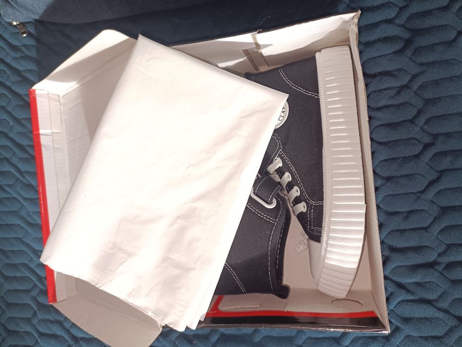 Срочно продам кеды-макасы