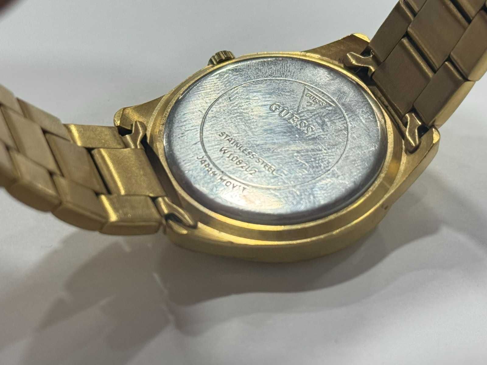 Часовник - Guess / W1082L2