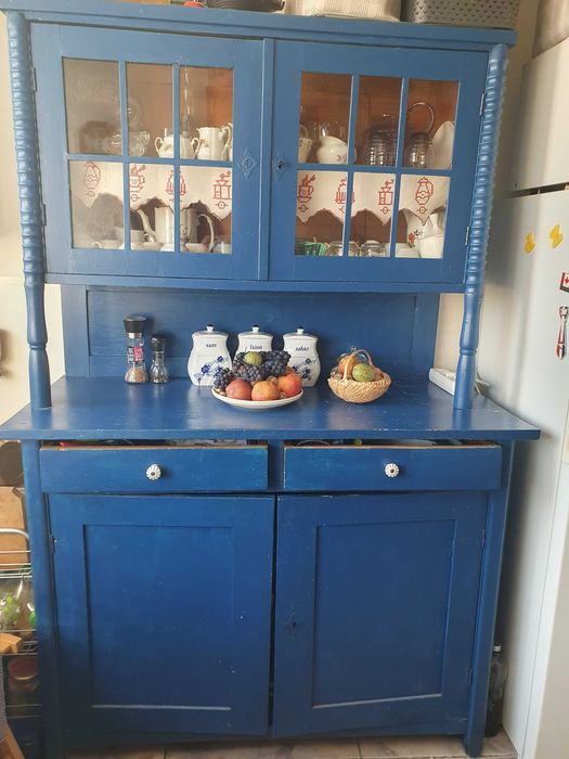 Mobila veche vintage valoroasa dulap de bucatarie