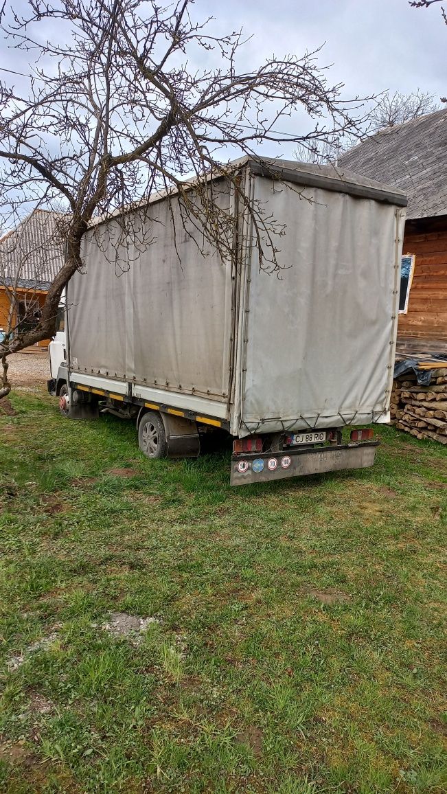 Camion cu prelata Nissan eco t100