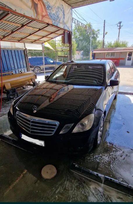 Vand Mercedes Benz E Class Blue