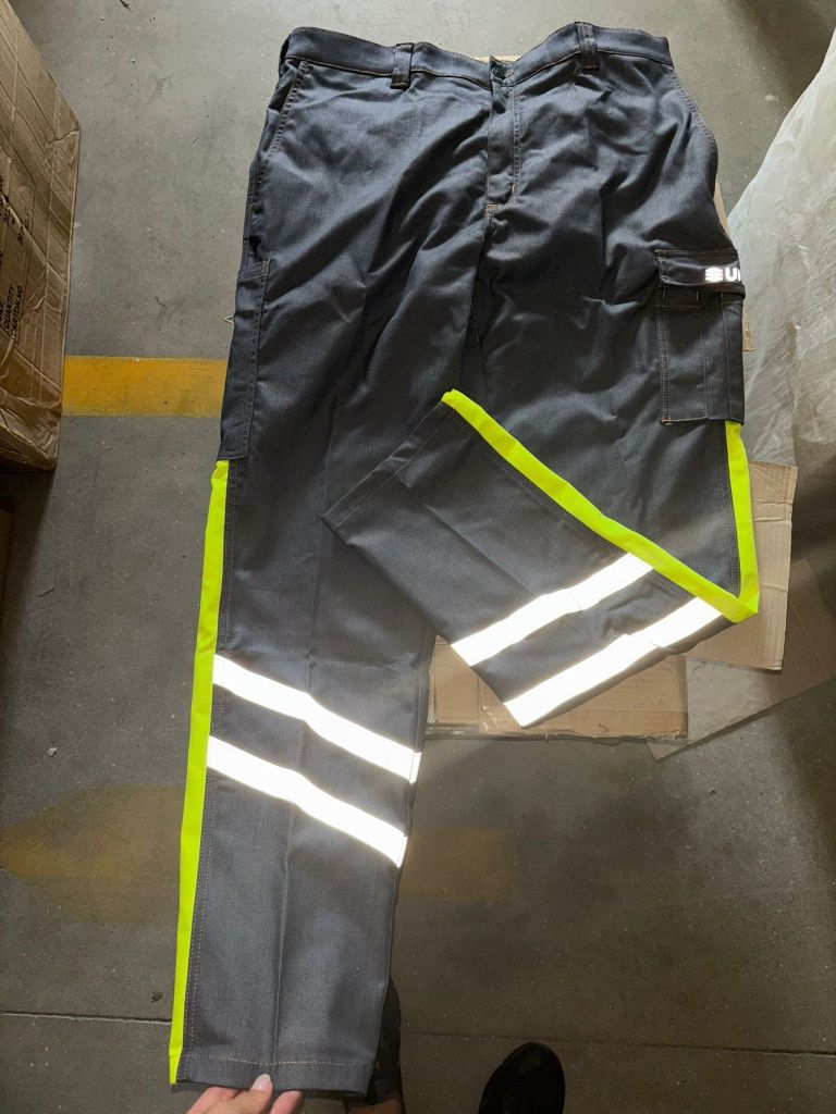 Pantaloni de lucru noi la 5  euro bucata