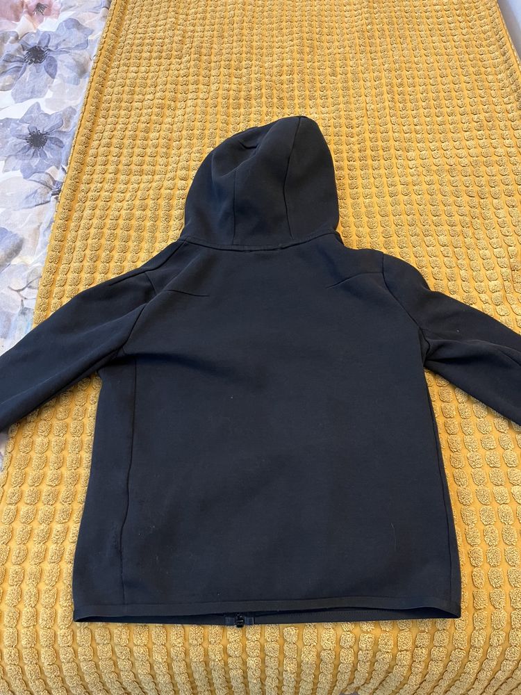 Продавам tech fleece