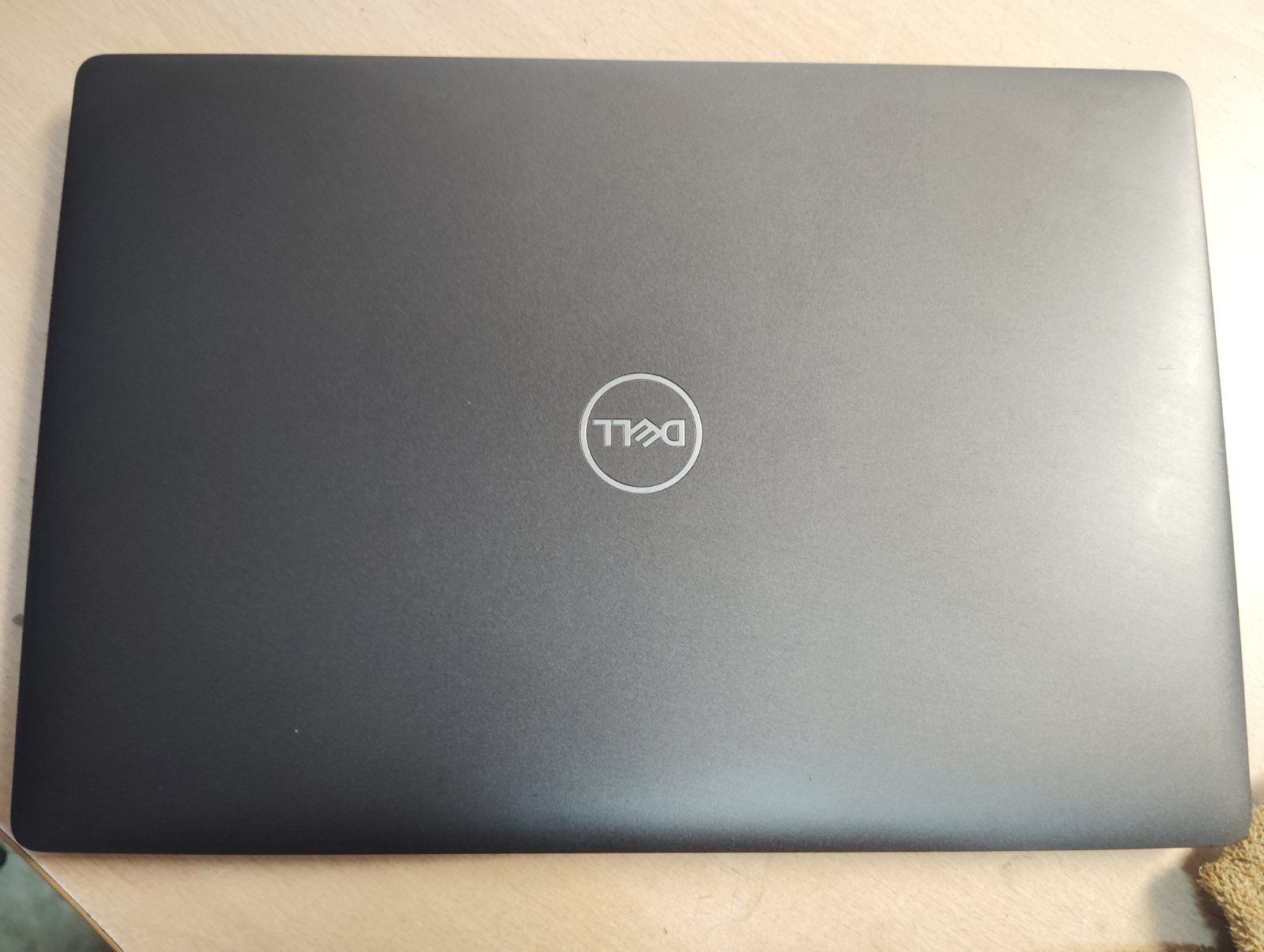 Продавам лаптоп dell latitude 5300
