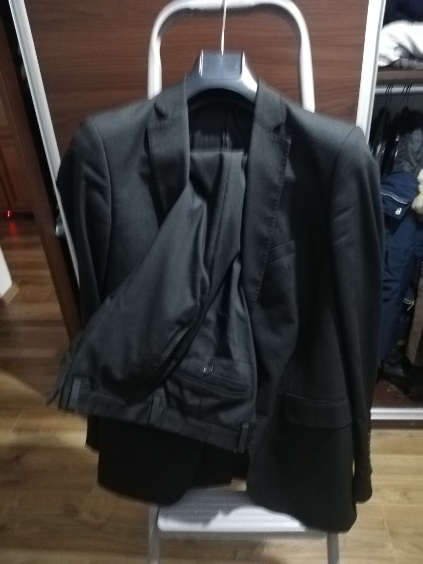 Vând costum barbati Zara Man