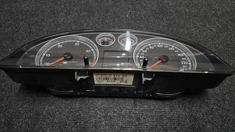 Ceasuri de bord originale Volkswagen Passat B5.5 1.9TDi

Stare buna 
A