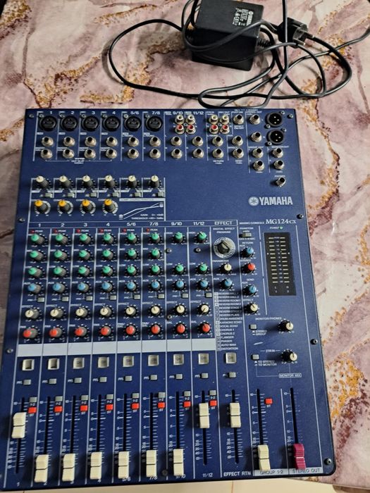 Vând mixer Yamaha