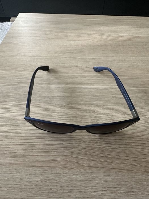 Ochelari de soare Ray Ban din carbon