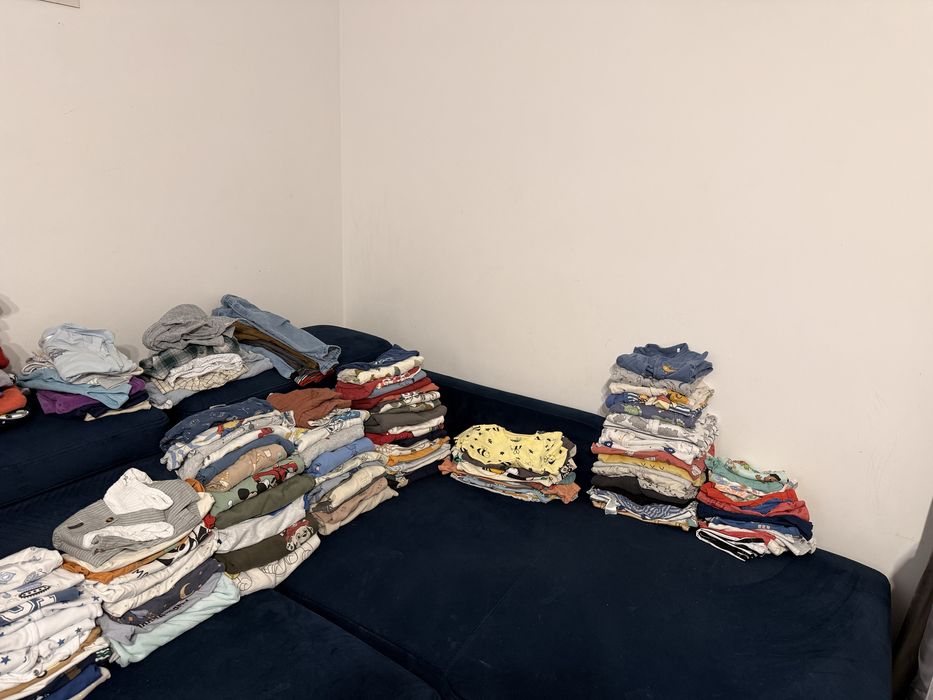 Lot haine 50-80 marime 315 articole+100 perechi sosete