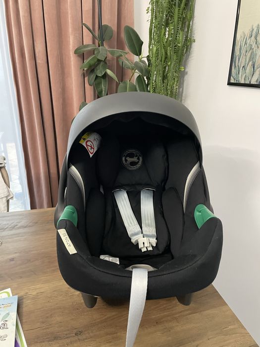 Scoica Cybex Aton S2 iSize + baza isofix Base One in stare foarte buna