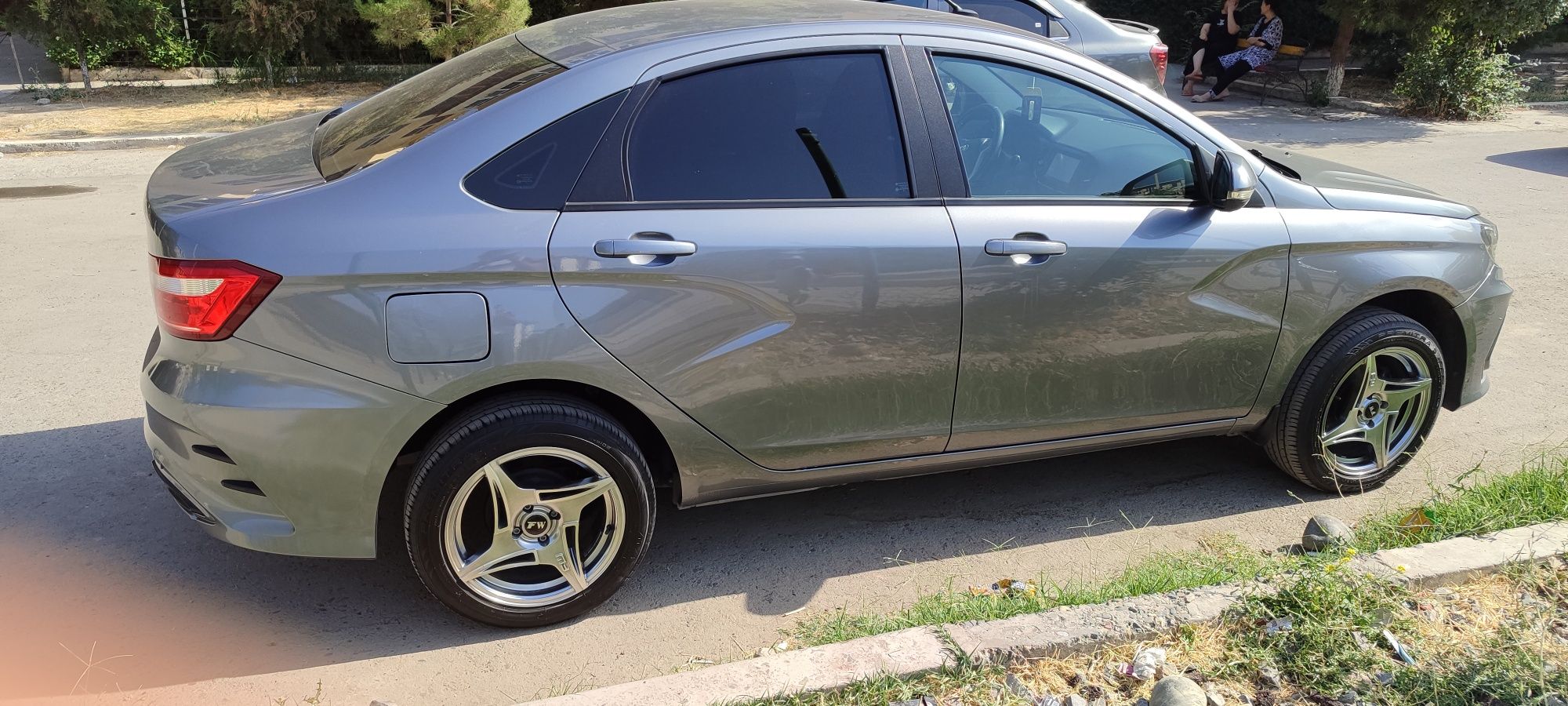 Lada vesta 2020 prabeg 105 ming Sam shax
