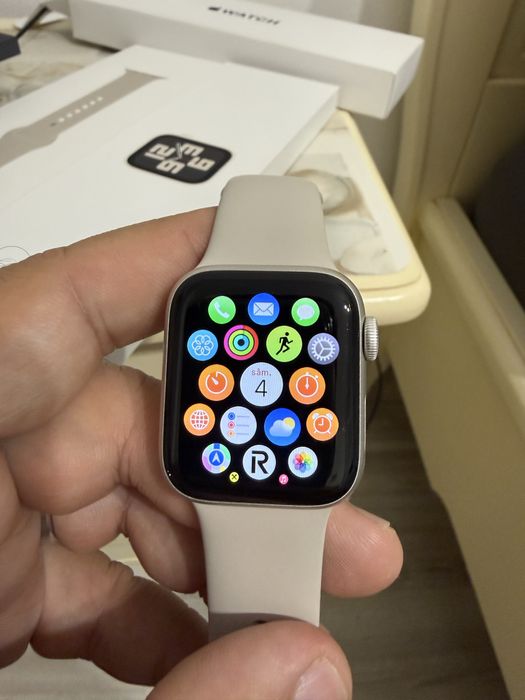 Apple Watch SE (2023) Starlight 40mm Band S/M