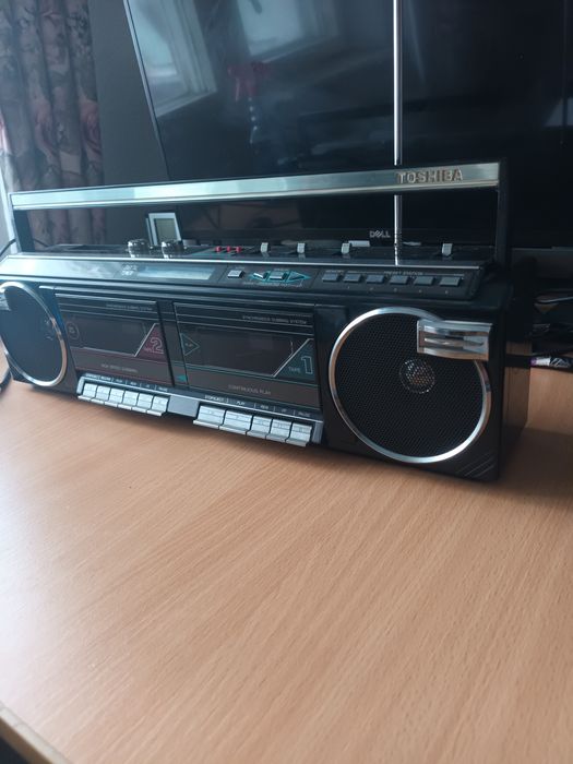 TOSHIBA RT 8076, casetofonul este impecabil, radio functional, casete!