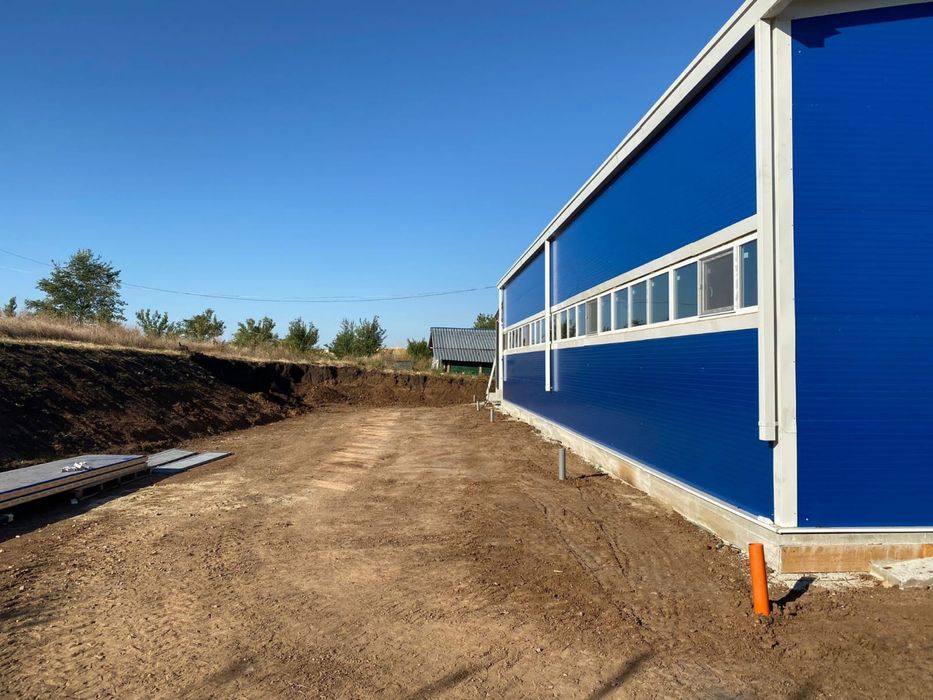 Vand hala metalica 12X20 metri cu panouri sandwichi