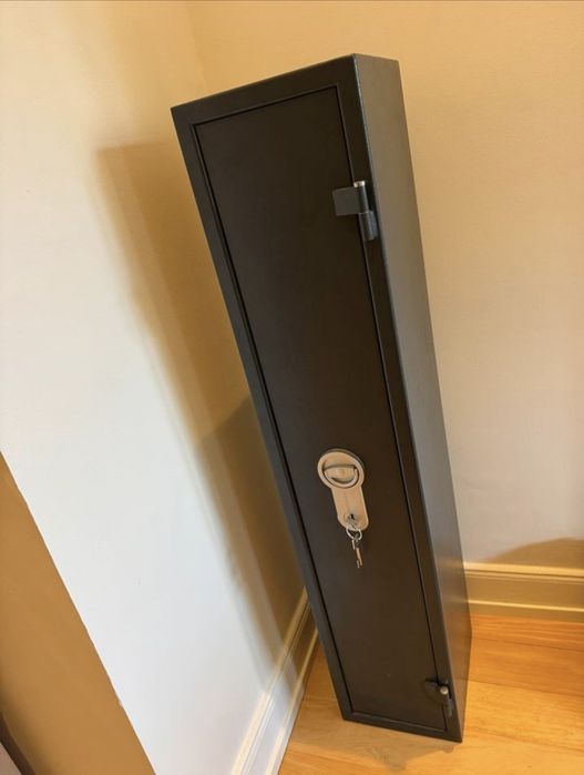 Vand seif pentru arme, stare f buna