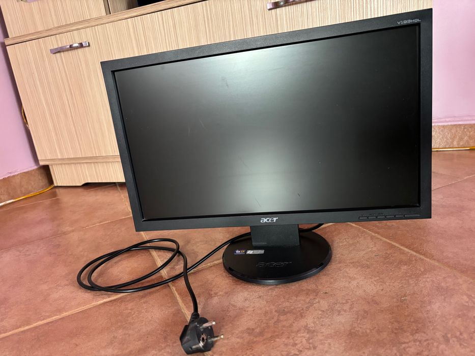 Monitor, Unitate PC, tastatura