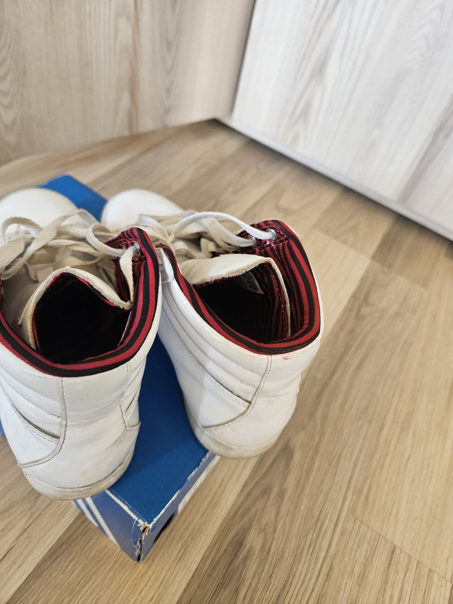 Маратонки adidas 36 2/3