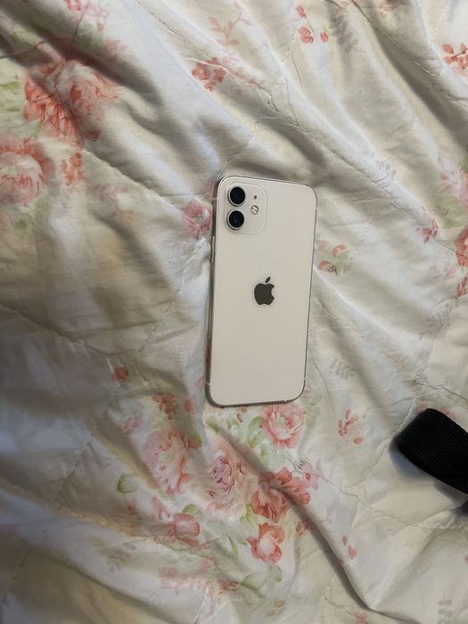 iPhone 12 128ГБ Акум86% Экран не работает остольное работает