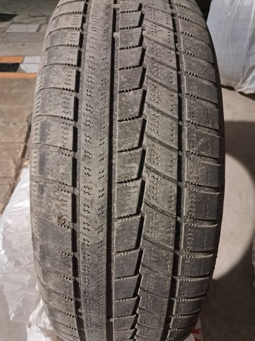 Резина зимняя 215/60R16
