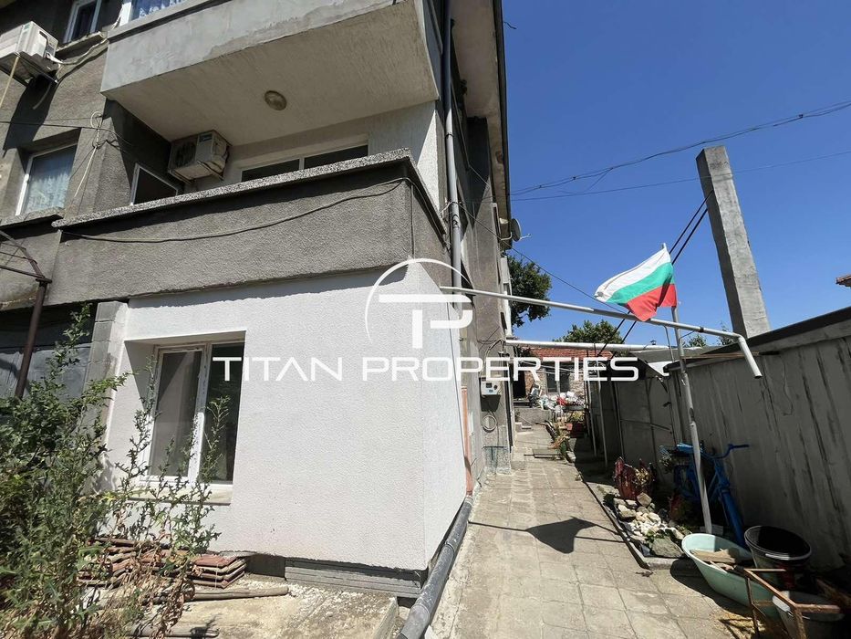 Етаж от Къща с двор в гр. Айтос