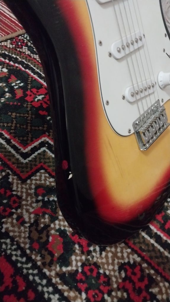 Elektr gitara sotaman. Продаю электронную гитару