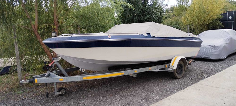 Vand la pachet doua barci BAYLINER si REGAL ambele cu peridoc 8000 Eur