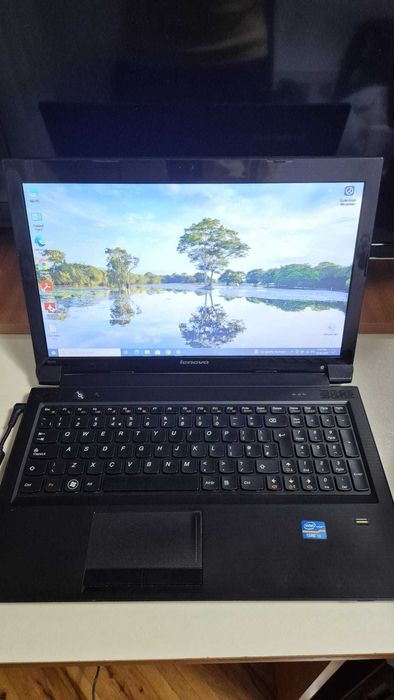 Vand laptop Lenovo B570 cu procesor Intel Core i3, 8 GB RAM SSD 256 GB