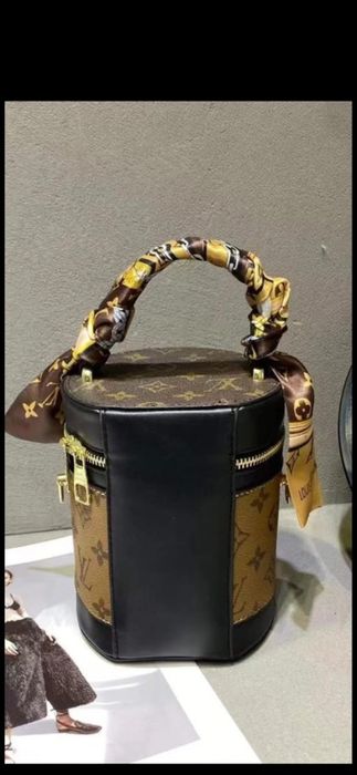 Geantă Louis Vuitton model 2025