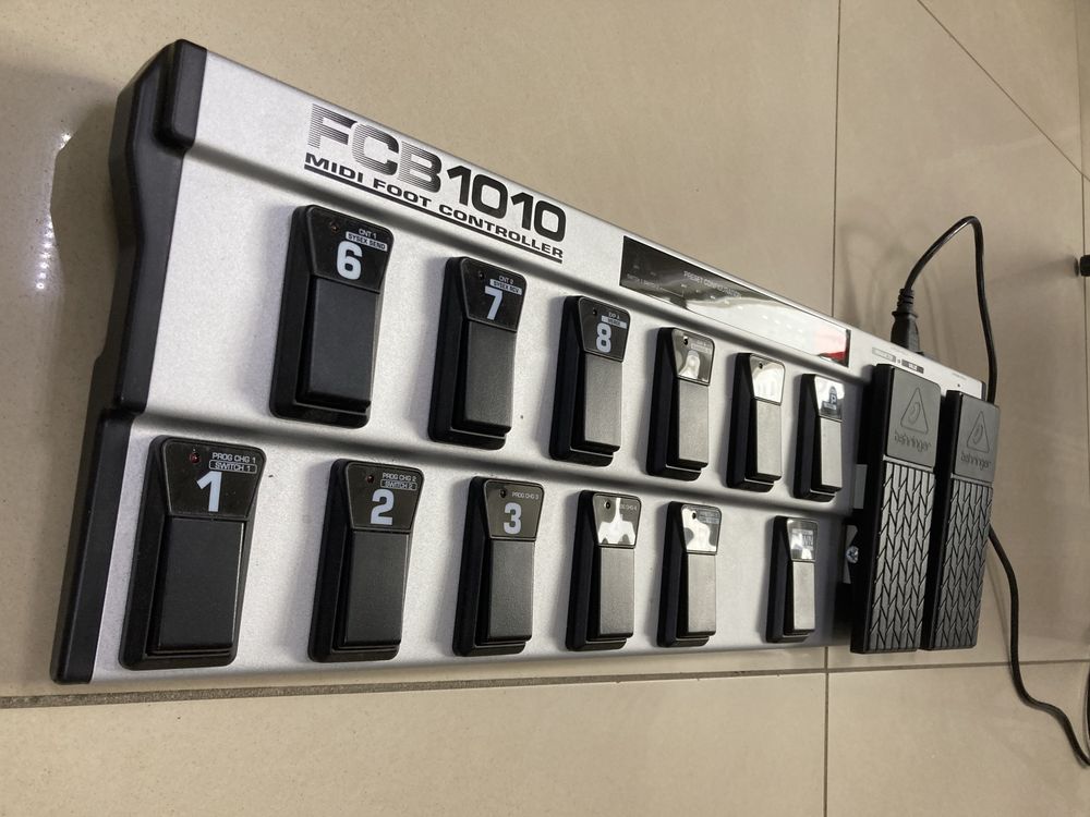 Продам миди контроллер Behringer FCB1010