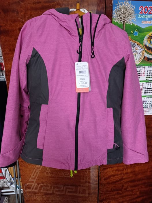 Продам куртку. Новая. Цена-20.000 тг. Размер-"М"- 46.