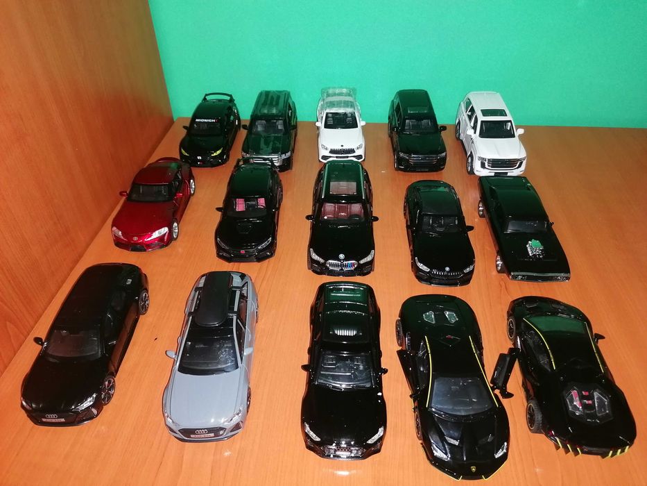 Метални колички с отварящи се врати, работещи фарове и звук от двигате