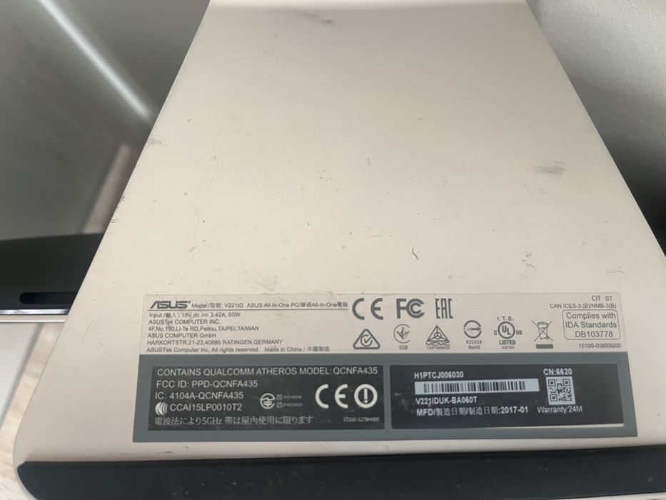 De Vanzare All in One PC. ASUS V221id