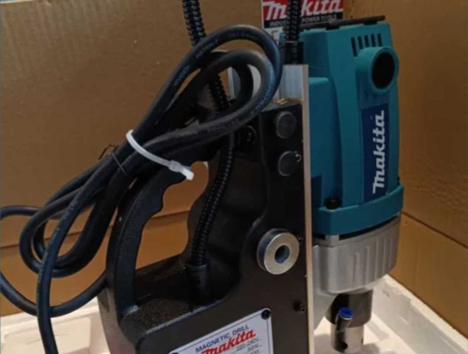 Mașina Industriala de găurit cu talpă magnetica Makita HB 350+Carote