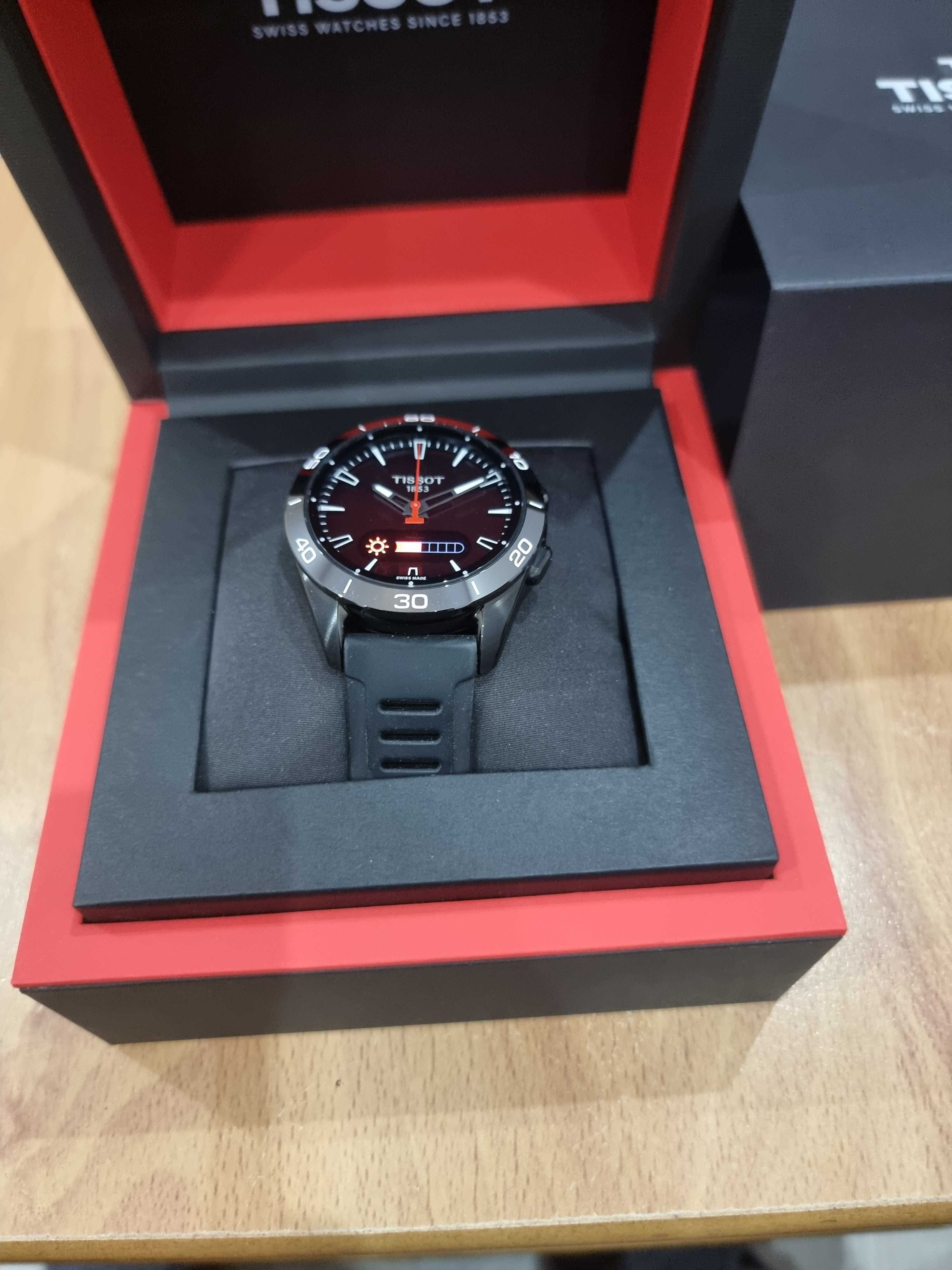 Смарт часовник TISSOT T-Touch Connect Sport / ОРИГИНАЛЕН