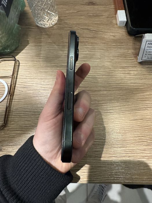 Vând Iphone 16 Pro 128 Gb