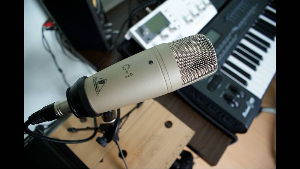 Продам микрофон звукозаписи (BEHRINGER C-1)