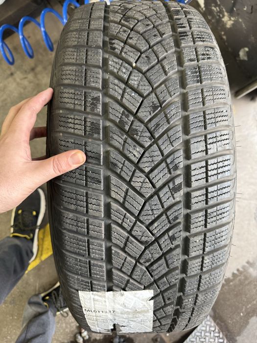 Зимни гуми 255/55/19 Goodyear