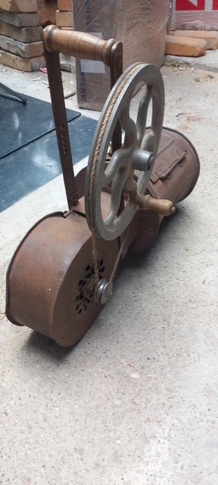 Parlitor arzător tradițional cu jar  lemne pentru porc