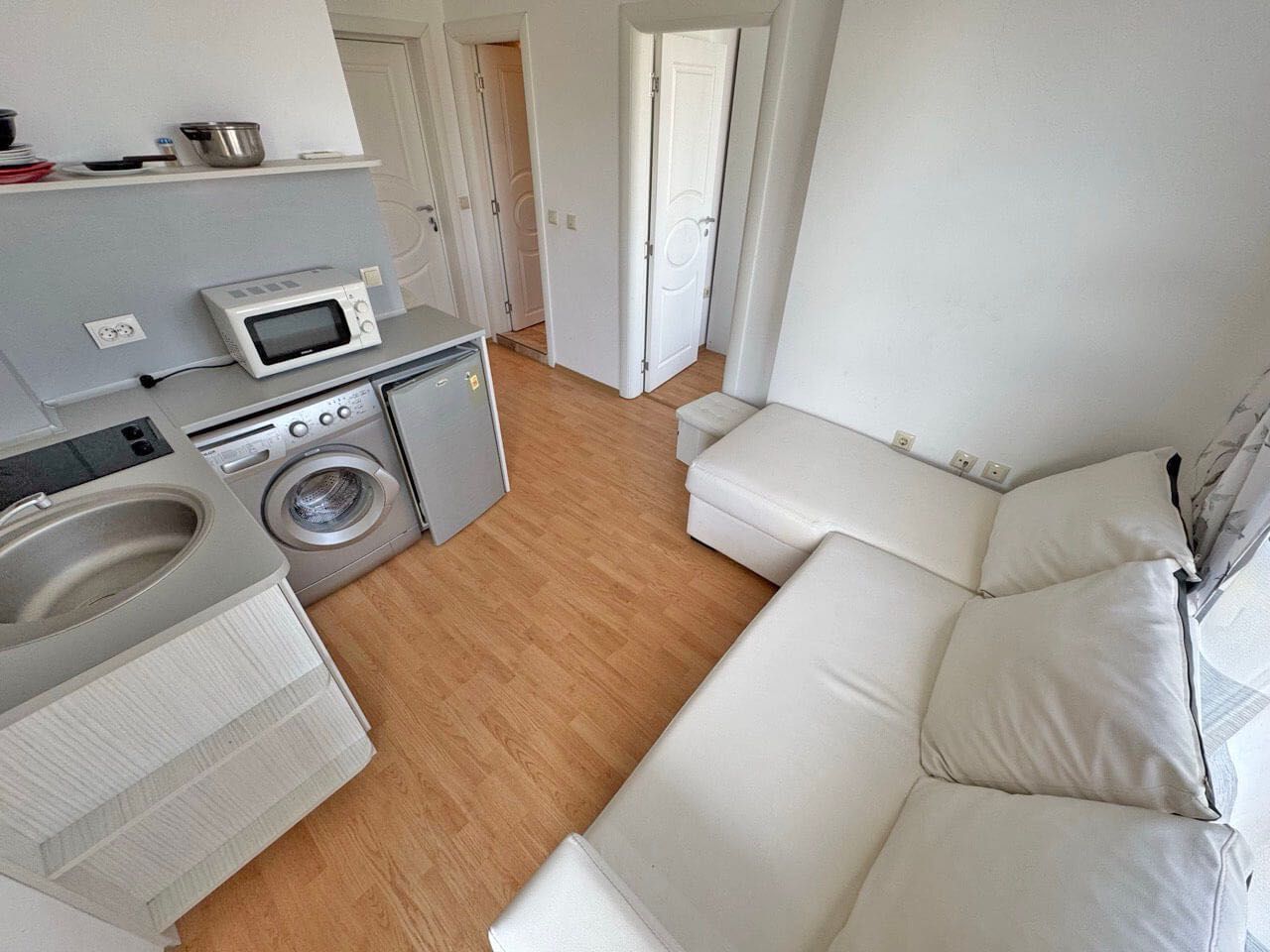Дава се под наем Двустаен апартамент в Несебър - 35 кв.м за 230 € - Снимка #2